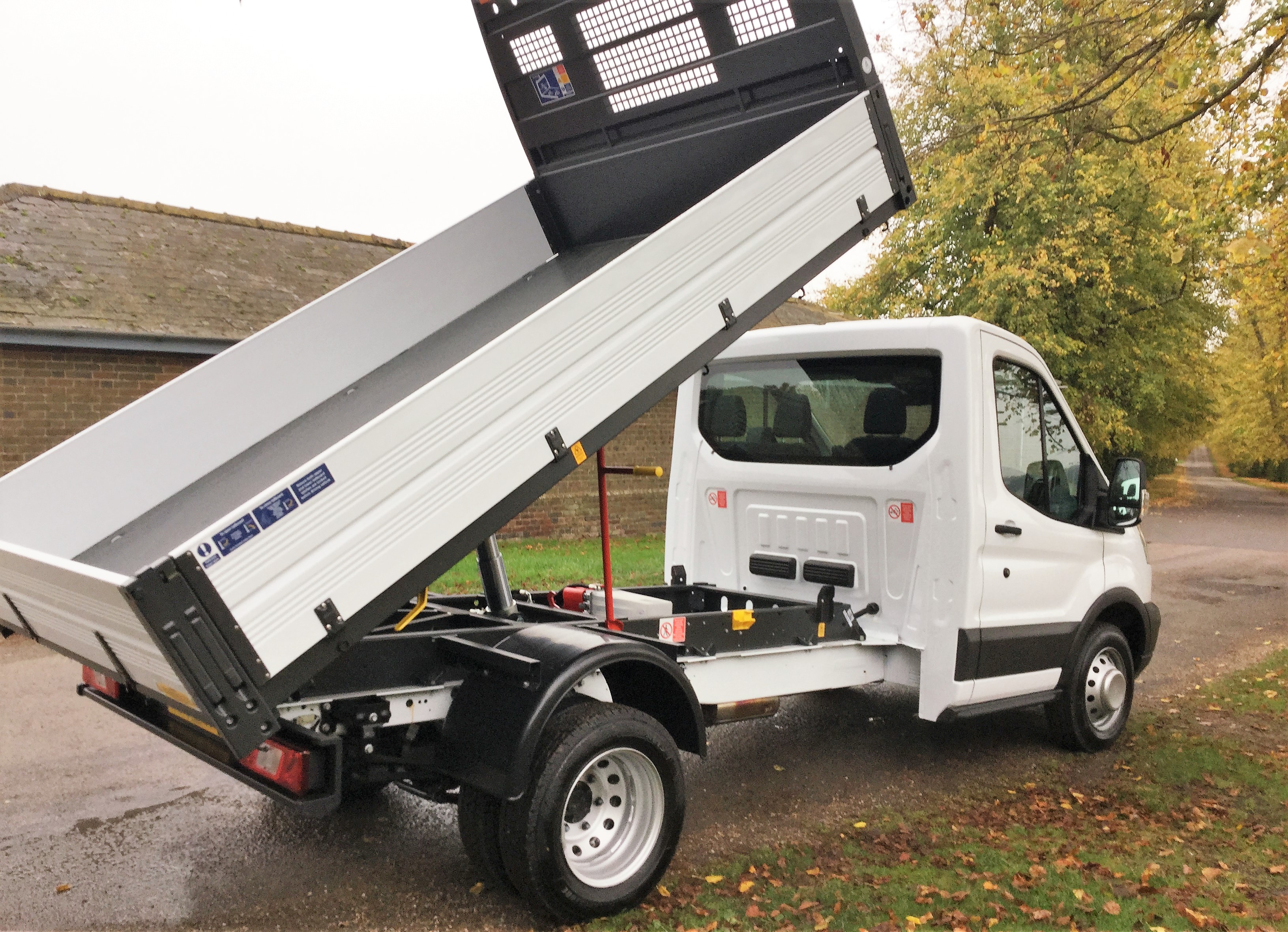 Ford Transit 350 1 way Tipper L2H1 RWD 2.2 Tdci 125ps White Hot